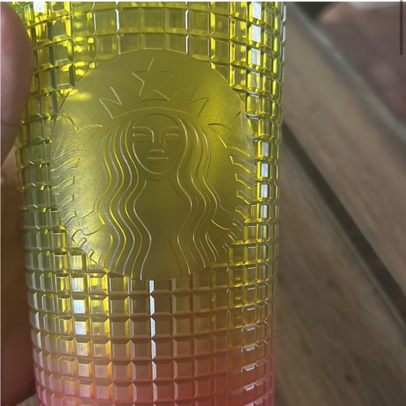 Limited edition 24oz Venti Starbucks Tumbler - Picture 2 of 4